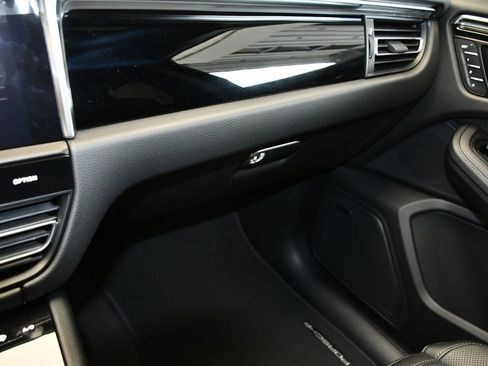 New 2026 Porsche Macan AWD/4WD image 36