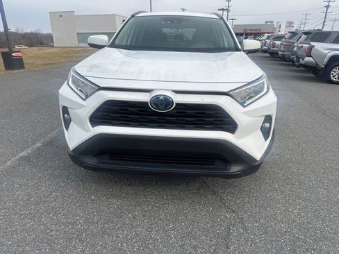Used 2020 Toyota RAV4 XLE image 3