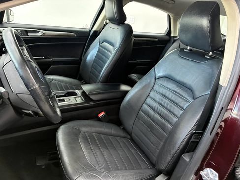 Used 2017 Ford Fusion SE w/ Fusion SE Technology Package FWD image 12