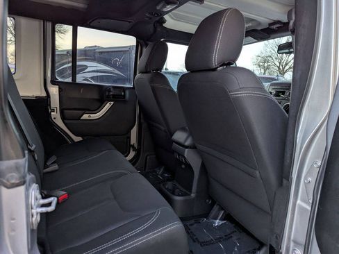 Used 2017 Jeep Wrangler Unlimited Rubicon w/ Connectivity Group AWD/4WD image 19