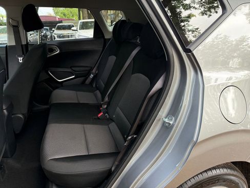 Used 2025 Kia Soul LX w/ LX Technology Package FWD image 34