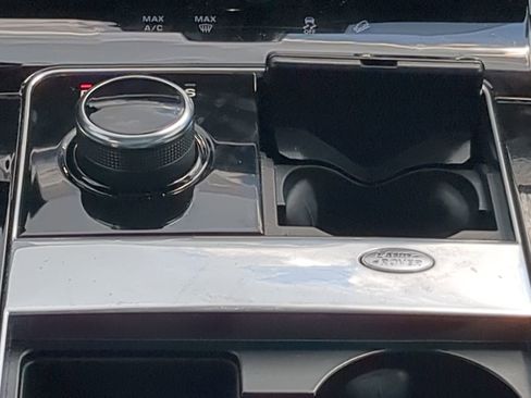 Used 2019 Land Rover Range Rover Velar R-Dynamic SE image 17