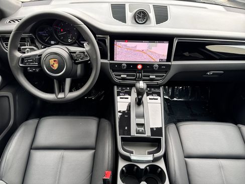 Certified 2026 Porsche Macan AWD/4WD image 6