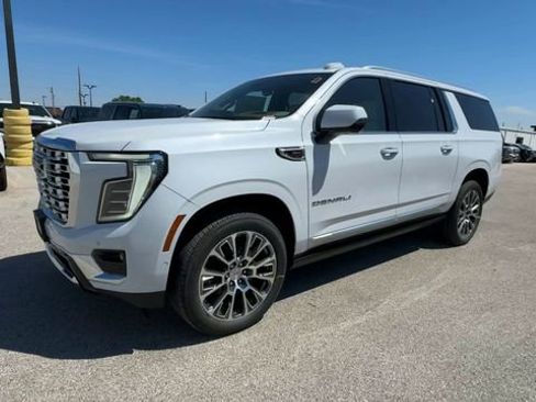 New 2026 GMC Yukon XL Denali w/ Denali Reserve Package AWD/4WD image 4