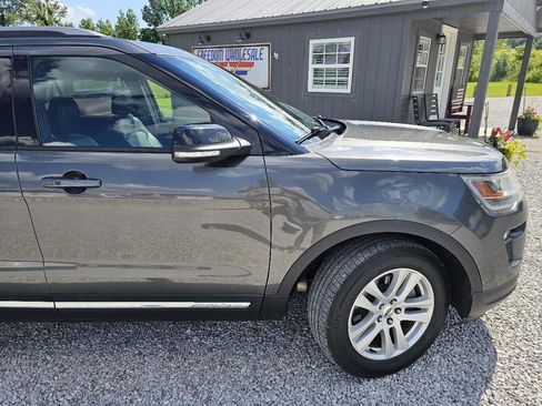 Used 2018 Ford Explorer XLT w/ Equipment Group 202A AWD/4WD image 12