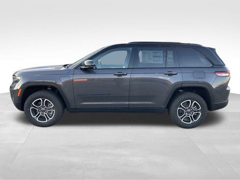 New 2024 Jeep Grand Cherokee Trailhawk w/ Advanced Protech Group II image 2