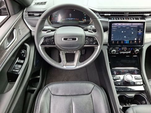 Used 2023 Jeep Grand Cherokee Overland image 9