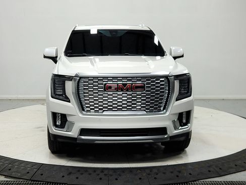 Used 2021 GMC Yukon Denali w/ Denali Premium Package RWD image 3
