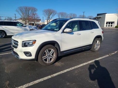 Used 2022 Mercedes-Benz GLB 250 4MATIC image 2
