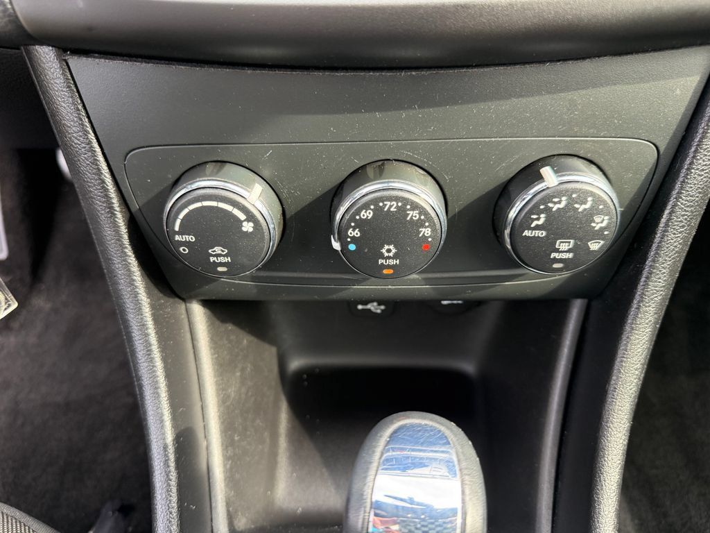 Used 2012 Dodge Avenger SXT FWD image 29