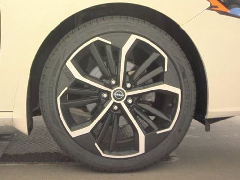 Used 2023 Nissan Altima 2.5 SR w/ SR Premium Package FWD image 10
