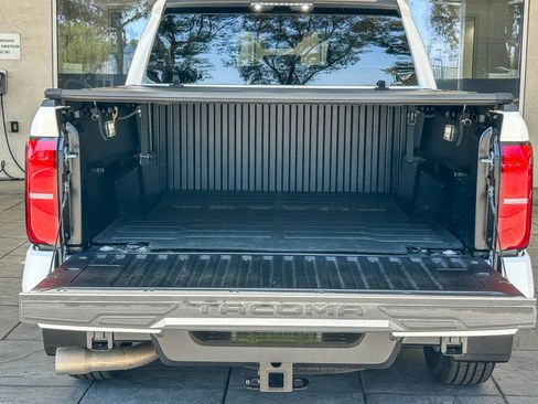 Used 2025 Toyota Tacoma SR5 AWD/4WD image 26