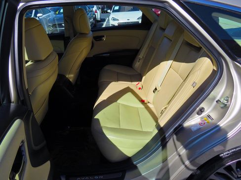 Used 2016 Toyota Avalon Limited image 13