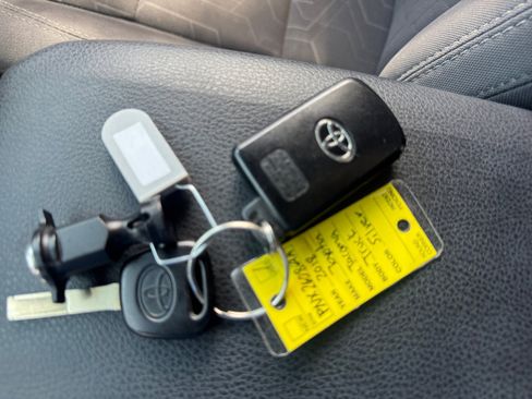 Used 2018 Toyota Tacoma TRD Off-Road image 27