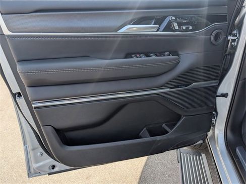 New 2026 Jeep Grand Wagoneer Summit image 9