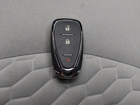 Used 2020 Chevrolet Equinox LS w/ LPO, Cargo Package FWD image 32