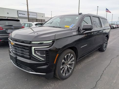 Used 2025 Chevrolet Suburban High Country AWD/4WD image 5