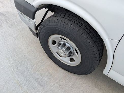 Used 2018 Chevrolet Express 3500 LT w/ LT Preferred Equipment Group RWD image 8