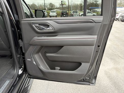 Used 2024 Chevrolet Suburban RST w/ Luxury Package image 20