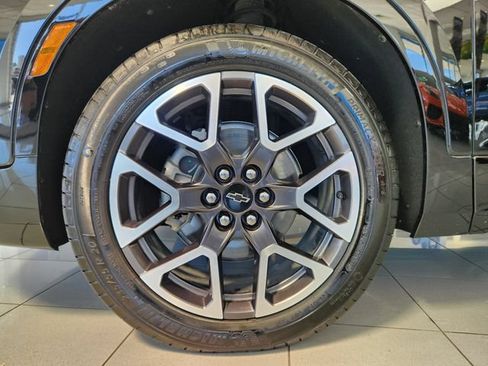 Used 2025 Chevrolet Blazer RS w/ Enhanced Convenience Package AWD/4WD image 17
