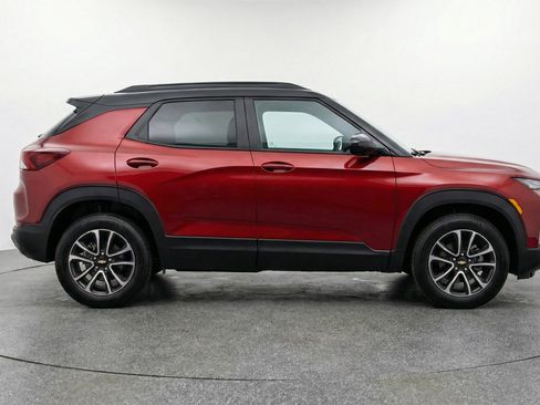 Used 2025 Chevrolet TrailBlazer LT FWD image 11