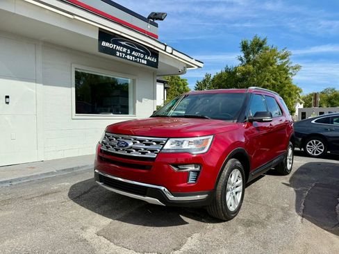 Used 2018 Ford Explorer XLT w/ Equipment Group 202A image 3