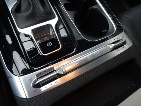 Used 2023 Kia Carnival SX image 15