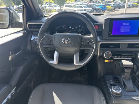 Certified 2025 Toyota Tacoma TRD Off-Road AWD/4WD image 16