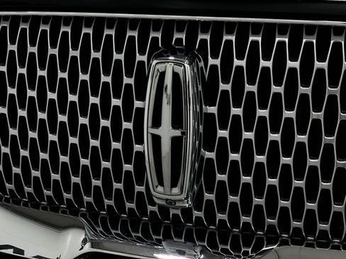 Used 2019 Lincoln Navigator Reserve AWD/4WD image 40