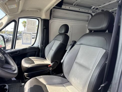 Used 2025 RAM ProMaster 2500 w/ Convenience Group FWD image 18