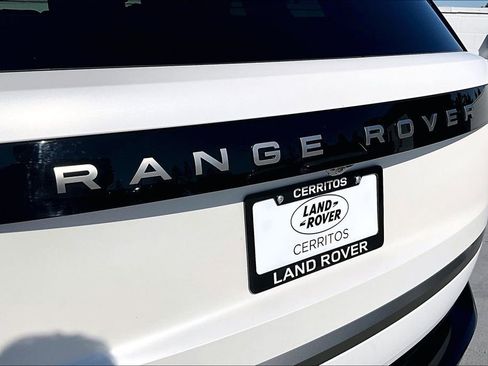 Used 2025 Land Rover Range Rover SE image 23