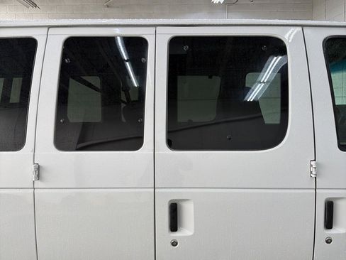 Used 2011 Ford E-350 and Econoline 350 XL w/ PWR Windows & Locks Group image 32