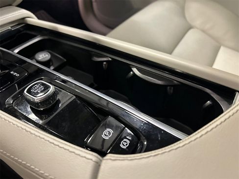 Certified 2023 Volvo XC90 B5 Plus w/ Protection Package Premier image 20