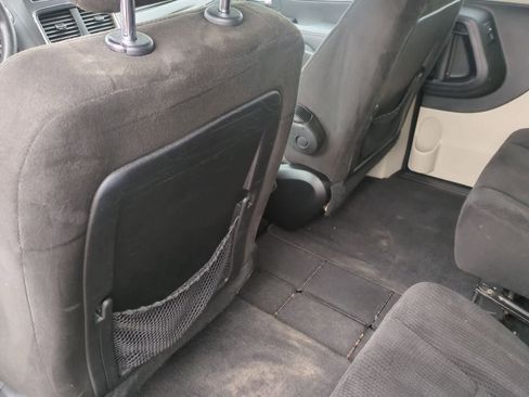 Used 2013 Dodge Grand Caravan SXT image 18