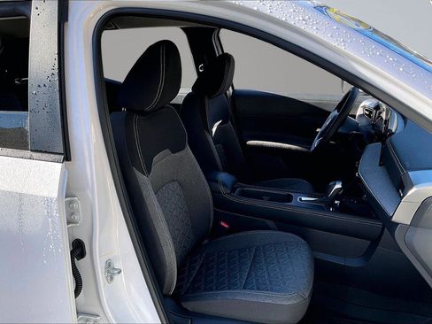 Used 2025 Nissan Kicks SV image 8