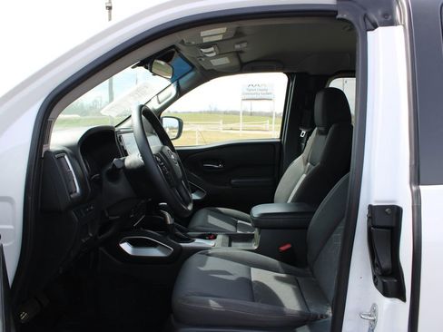 Used 2025 Nissan Frontier SV image 16