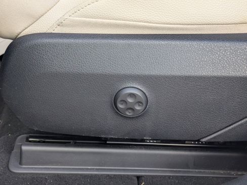 Certified 2025 Mercedes-Benz GLC 300 image 26