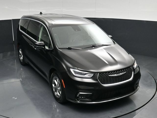 Certified 2024 Chrysler Pacifica Limited FWD image 53