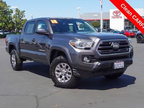 Used 2018 Toyota Tacoma SR5 RWD image 2