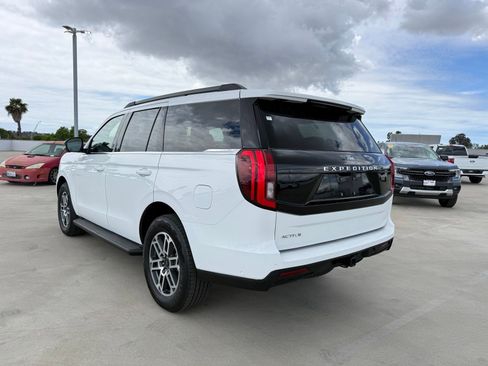 Used 2025 Ford Expedition Active RWD image 2