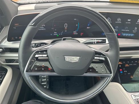 Used 2026 Cadillac Vistiq Sport image 16