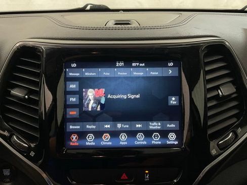 Used 2022 Jeep Cherokee Limited AWD/4WD image 18