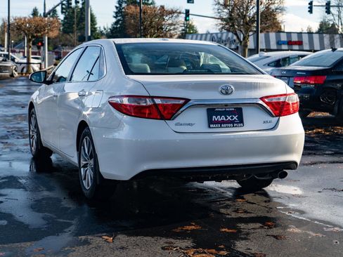 Used 2017 Toyota Camry XLE image 12