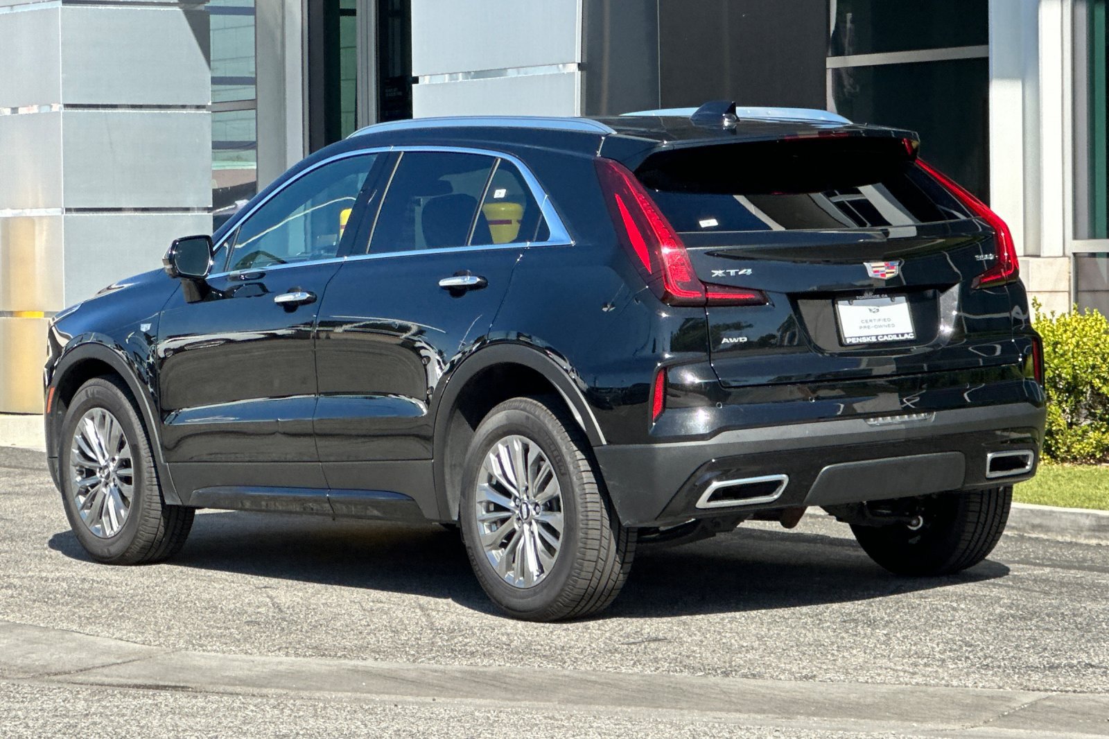 Used 2025 Cadillac XT4 Premium Luxury w/ Cold Weather Package AWD/4WD image 6