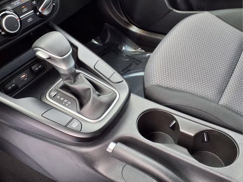 Used 2025 Kia Soul LX w/ LX Technology Package FWD image 14