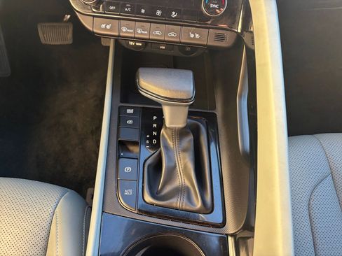 Used 2025 Hyundai Elantra Limited image 41