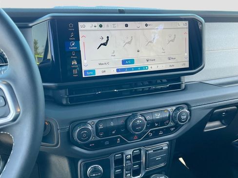 Used 2025 Jeep Wrangler Unlimited Sahara w/ Safety Group image 15