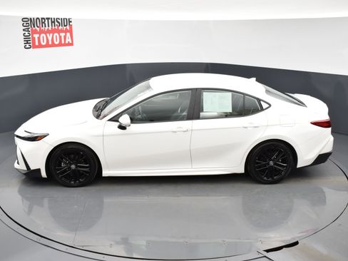 Used 2025 Toyota Camry SE image 18