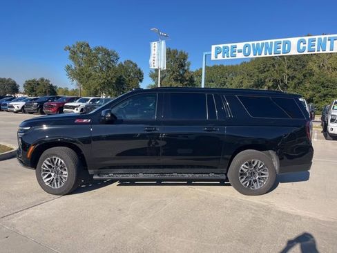 Used 2025 Chevrolet Suburban Z71 w/ Comfort Package image 4