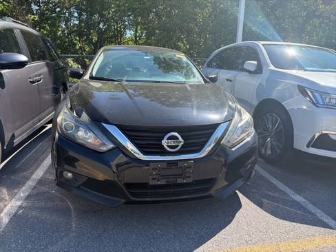 Used 2017 Nissan Altima 2.5 SR w/ Midnight Edition Package FWD image 2
